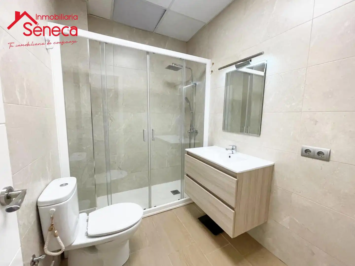 Bathroom of Flat for sale in Córdoba  with Air Conditioner, Heating and Furnished