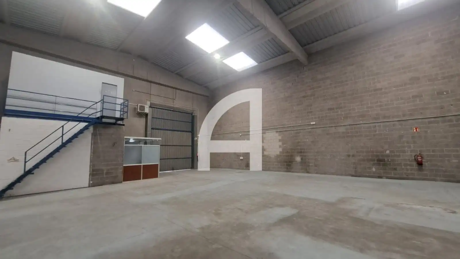 Fabrikhallen zur Miete in Molins de Rei