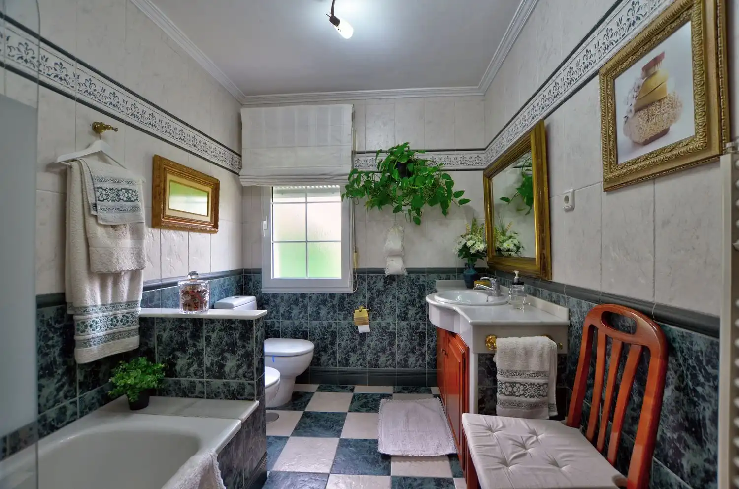 Baño de Casa o chalet en venta en Avilés con Calefacción, Terraza y Trastero