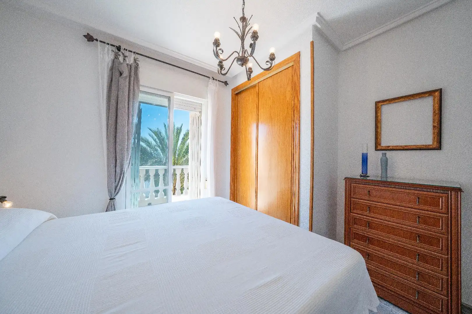 Dormitori de Casa o xalet en venda en Elche / Elx amb Piscina comunitària
