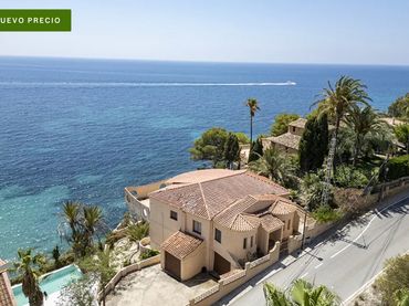 Detached house with pool for sale in Avinguda d'Amèrica 36