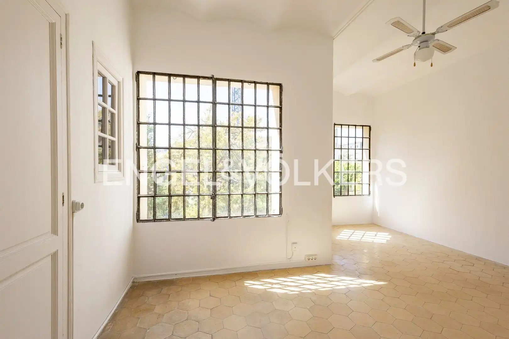 Exterior view of Flat for sale in  Barcelona Capital  with Heating