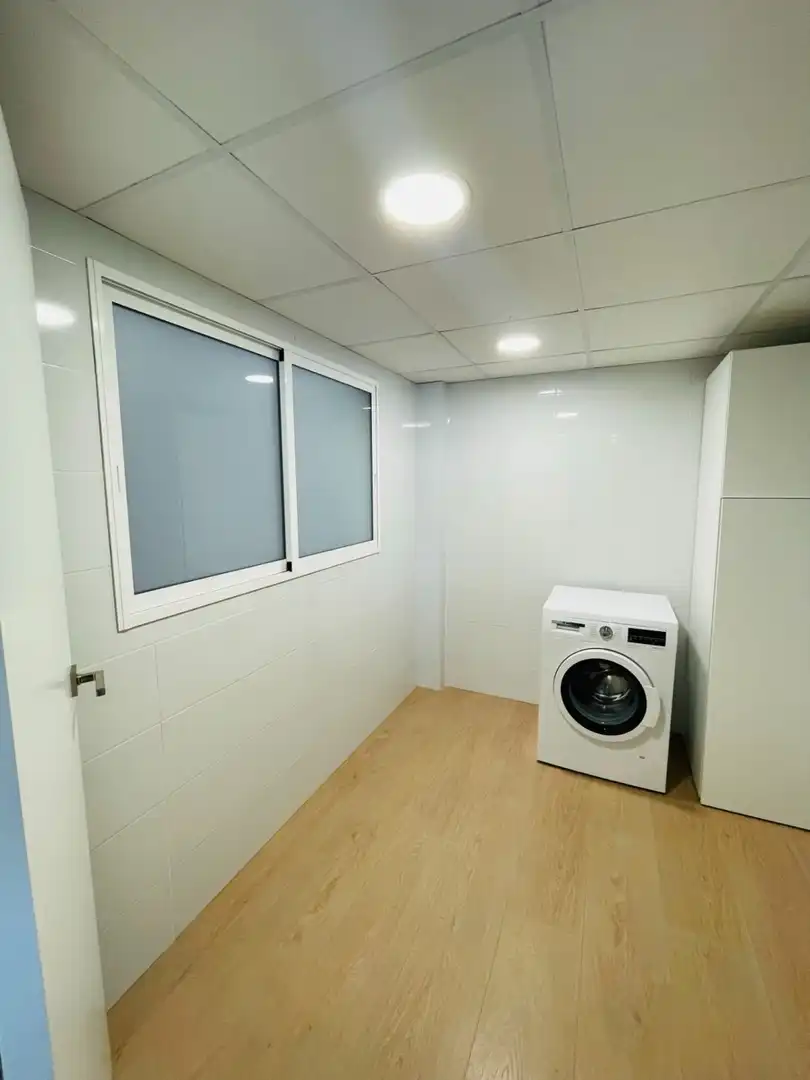 Baño de Piso de alquiler en Alicante / Alacant con Aire acondicionado, Calefacción y Parquet