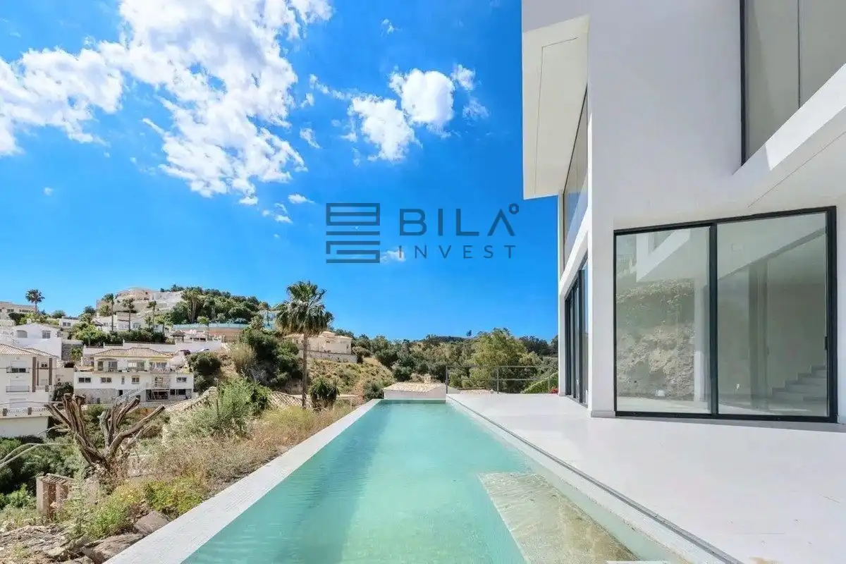 Chalet con piscina en venta en Cerros del Aguila