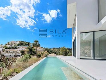 Chalet con piscina en venta en Cerros del Aguila