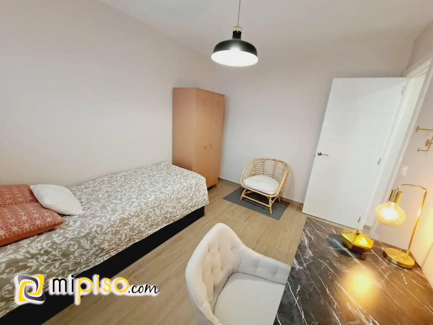 Schlafzimmer von Wohnung zur Miete in Laredo mit Terrasse und Möbliert