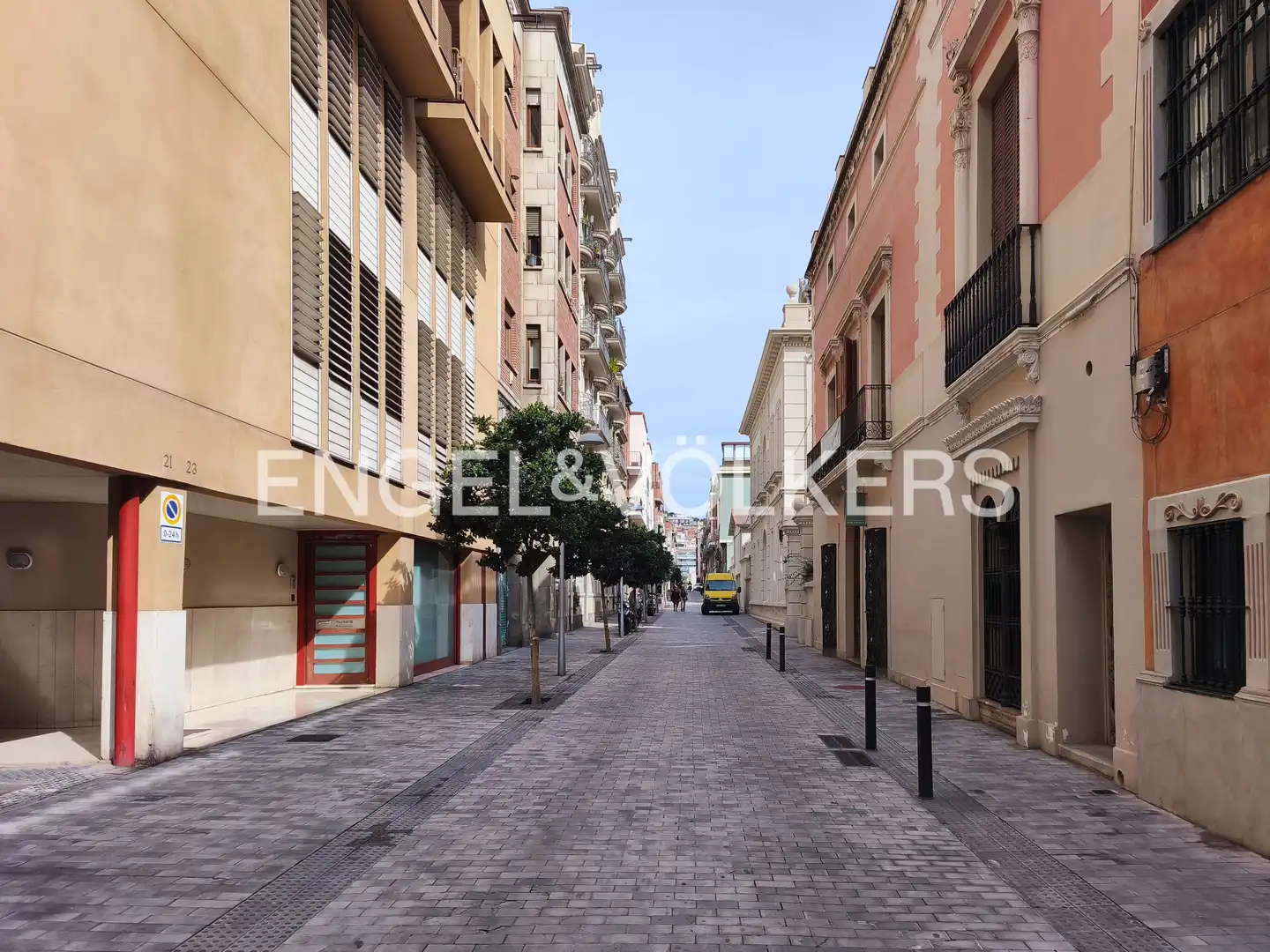 Vista exterior de Piso en venta en Barcelona con Calefacción y Amueblado