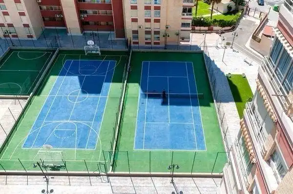 Parking de Piso en venta en Benidorm con Terraza y Piscina comunitaria
