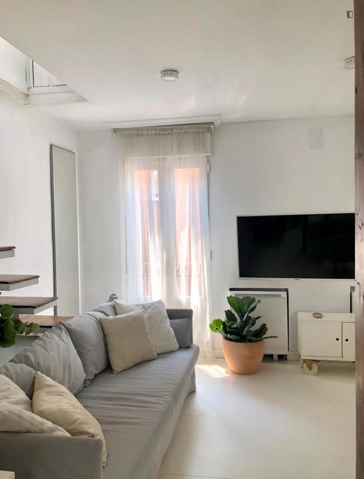 Sala de estar de Apartamento de alquiler en  Madrid Capital con Aire acondicionado, Amueblado y Horno