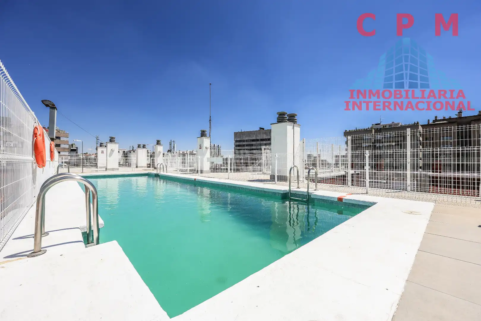Swimming pool of Flat for rent in Madrid  with Air Conditioner, Heating and Parquet flooring