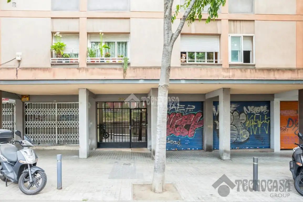 Außenansicht von Wohnung zum Verkauf in Barcelona mit Klimaanlage, Heizung und Möbliert