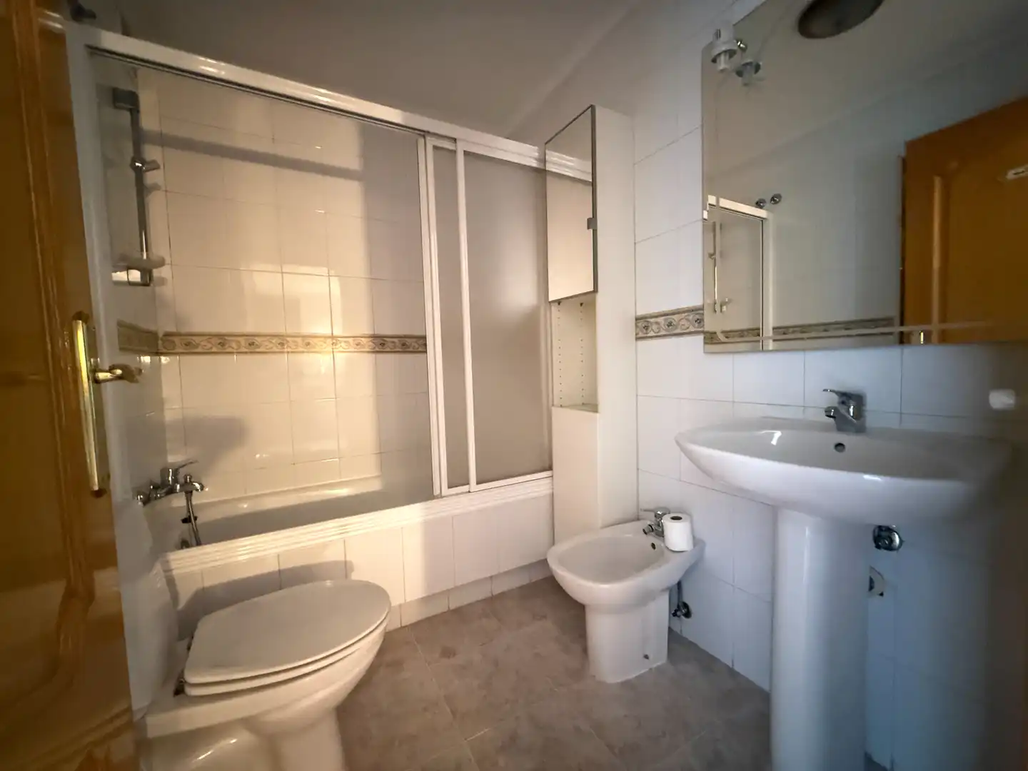 Badezimmer von Einfamilien-Reihenhaus zum Verkauf in Rivas-Vaciamadrid mit Klimaanlage, Heizung und Privatgarten