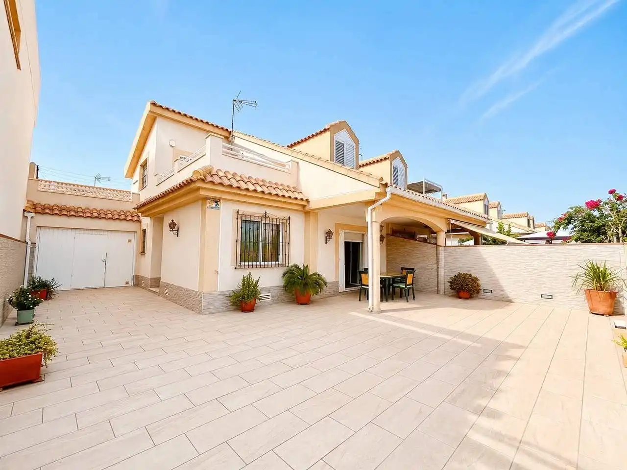 Vista exterior de Casa adosada en venta en Pilar de la Horadada con Jardín privado y Terraza