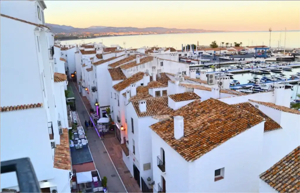 Vista exterior de Piso en venta en Marbella con Aire acondicionado, Calefacción y Terraza