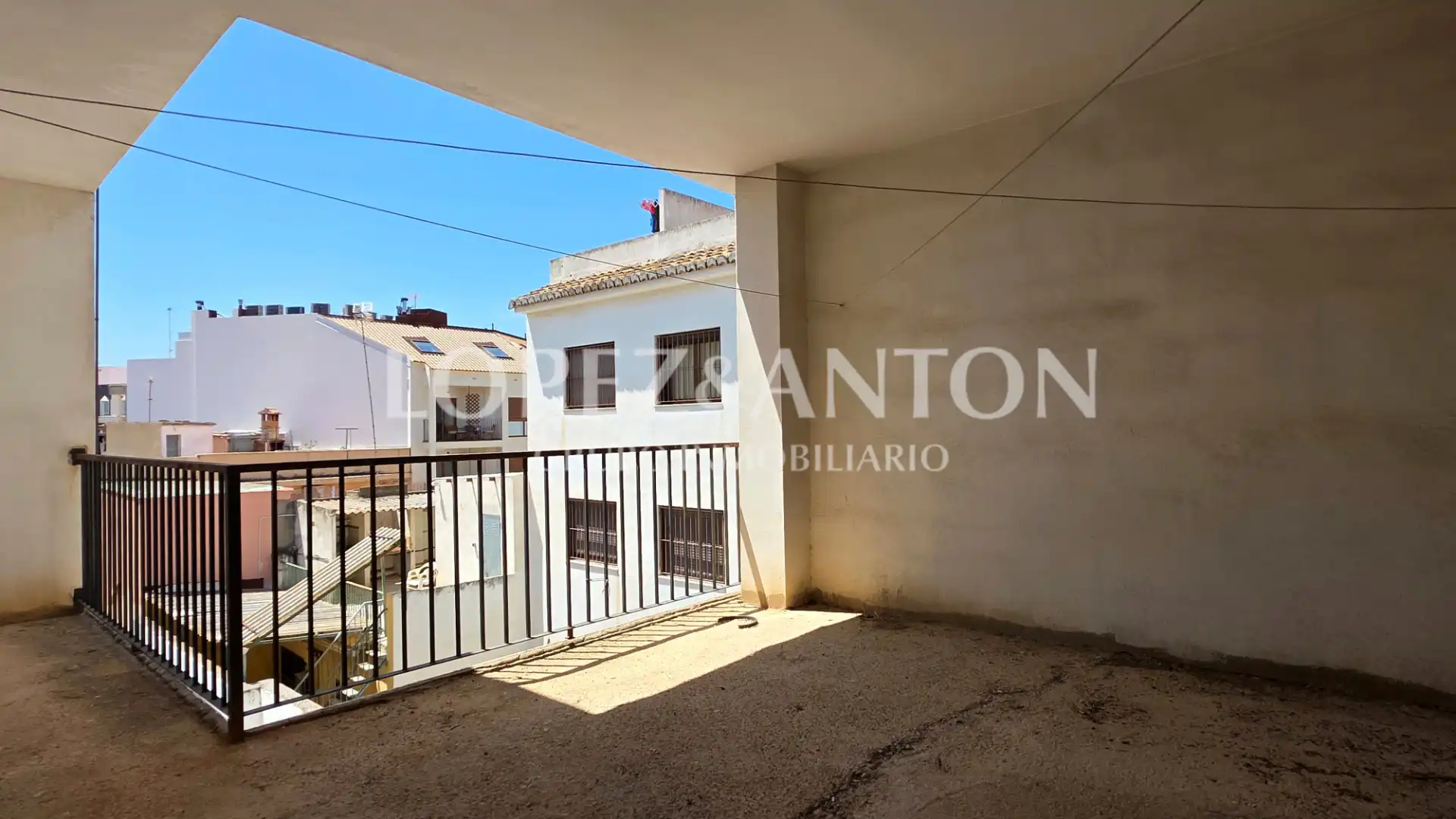 Außenansicht von Wohnung zum Verkauf in L'Eliana mit Terrasse und Balkon