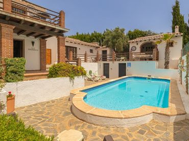 Casa rústica con balcón en venta en Villanueva del Trabuco