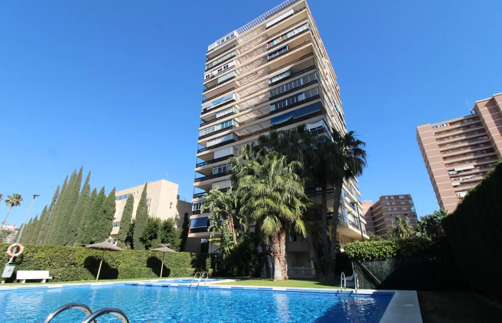 Vista exterior de Àtic en venda en Alicante / Alacant amb Terrassa, Balcó i Piscina comunitària