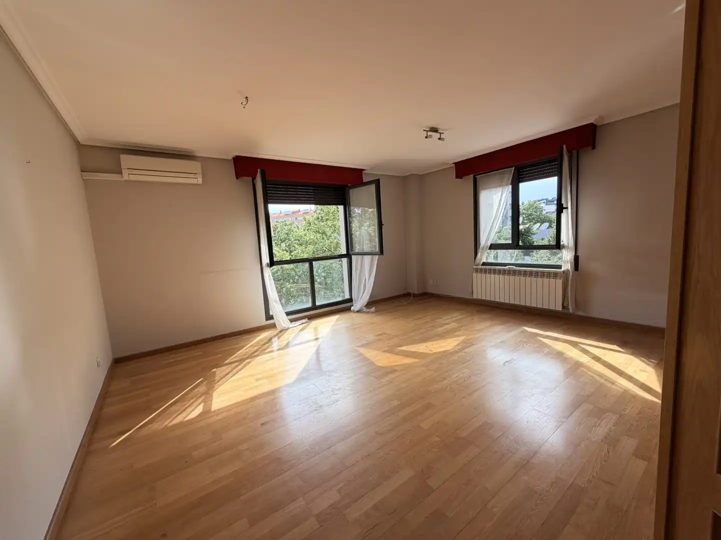 Sala de estar de Piso en venta en  Logroño con Calefacción, Parquet y Trastero
