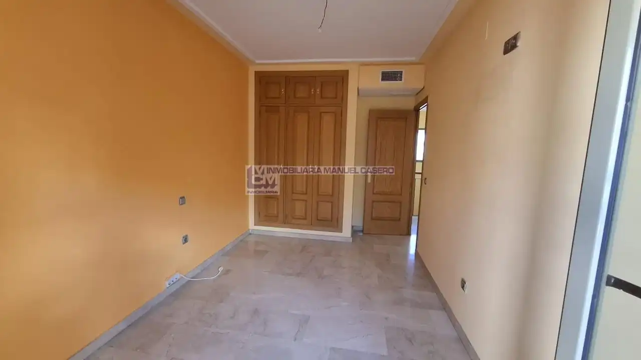 Habitación de Ático en venta en Cáceres con Calefacción, Terraza y Trastero