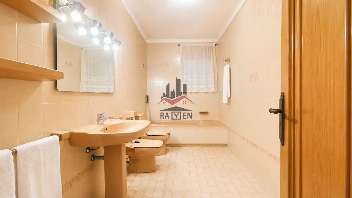 Baño de Casa o chalet en venta en Avinyonet de Puigventós con Calefacción y Jardín privado