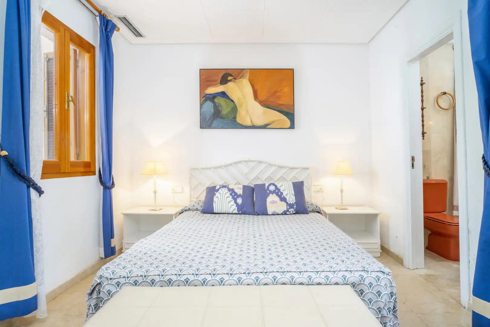 Habitación de Planta baja en venta en Marbella con Aire acondicionado, Terraza y Piscina