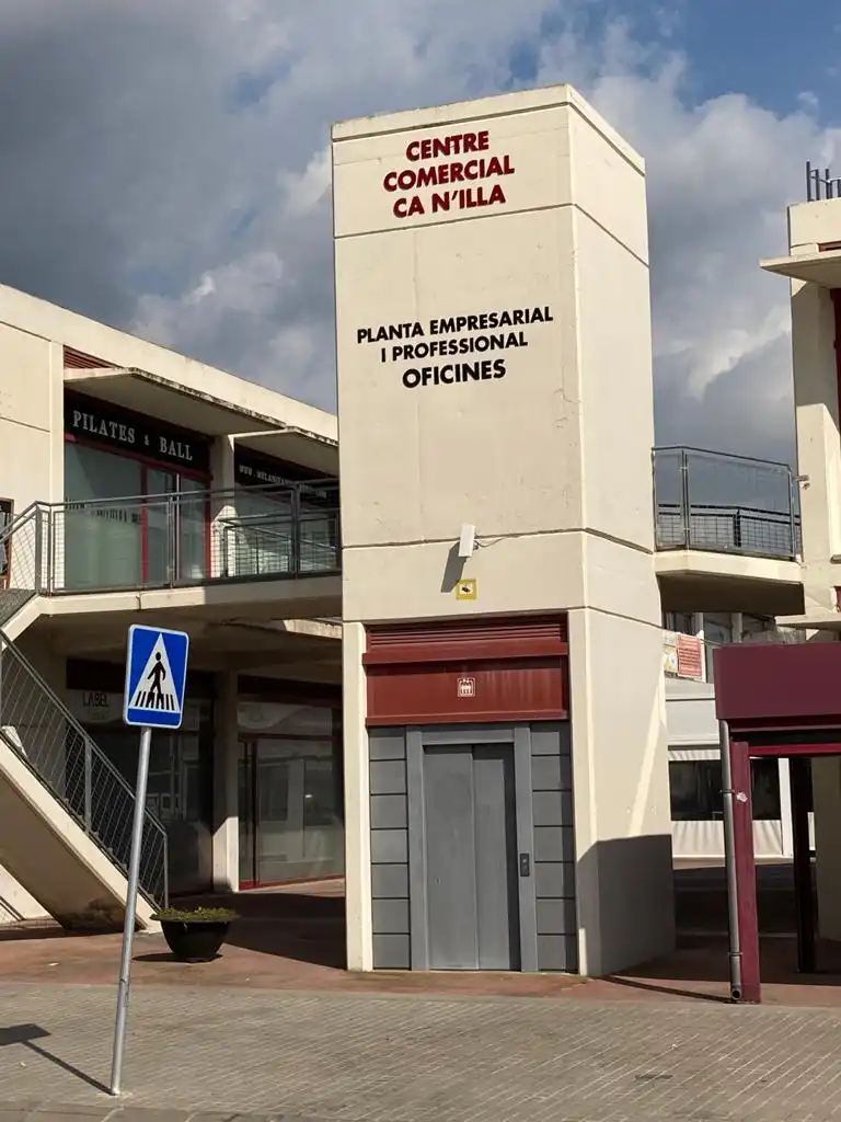 Vista exterior de Oficina de lloguer en La Garriga amb Aire condicionat, Calefacció i Internet