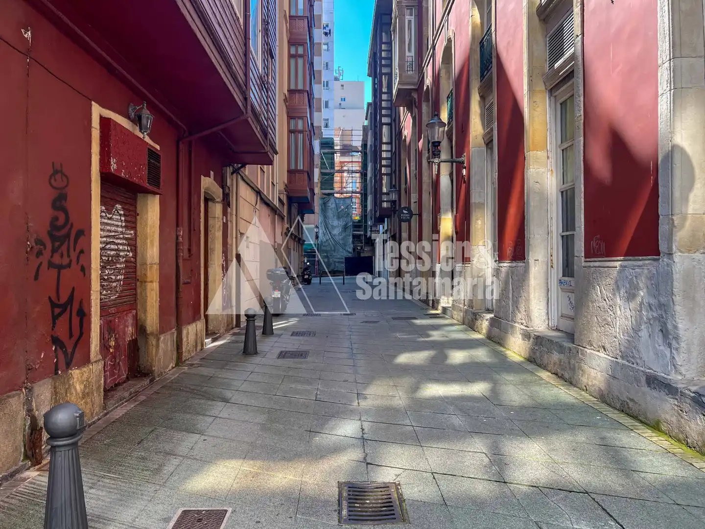 Vista exterior de Local en venta en Gijón 