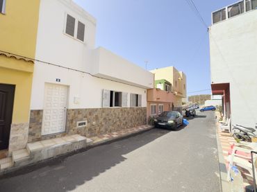 House for sale in Arico