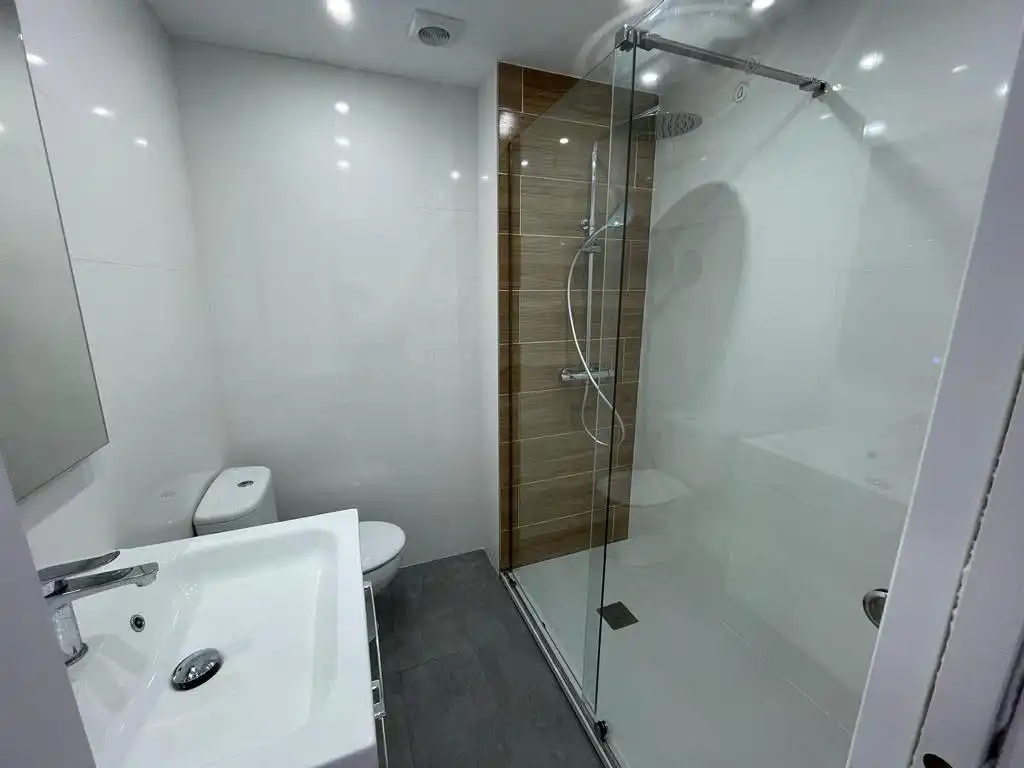 Bathroom of Flat for sale in Algeciras  with Terrace and Balcony