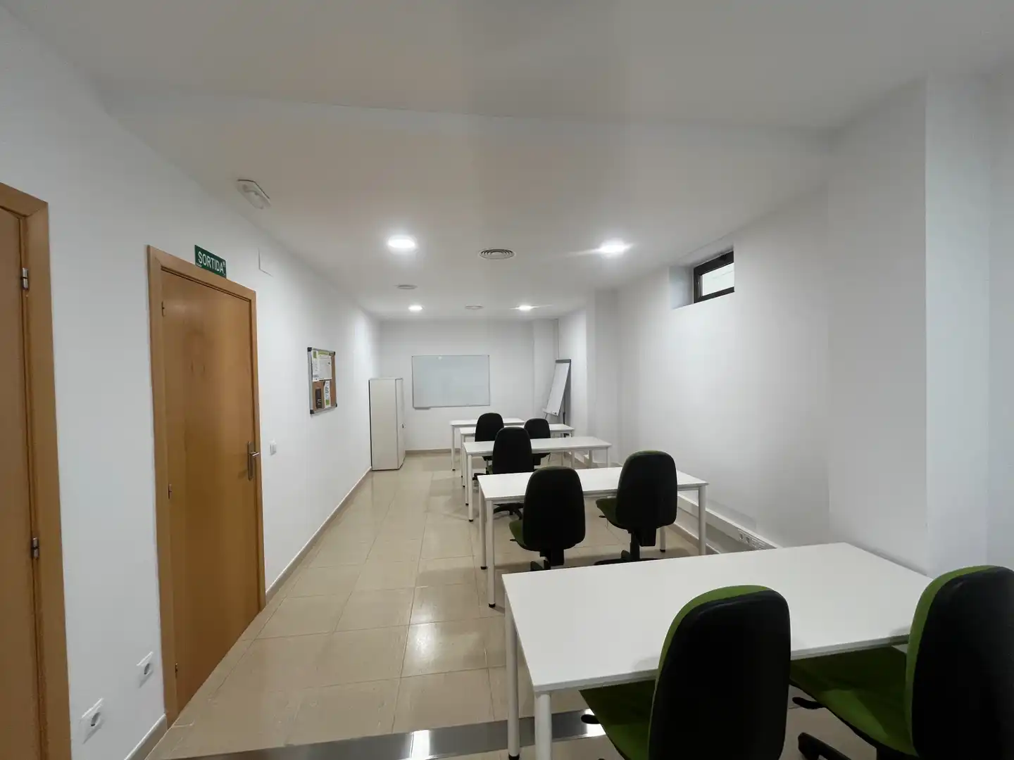 Local de alquiler en Girona con Aire acondicionado, Calefacción y Alarma