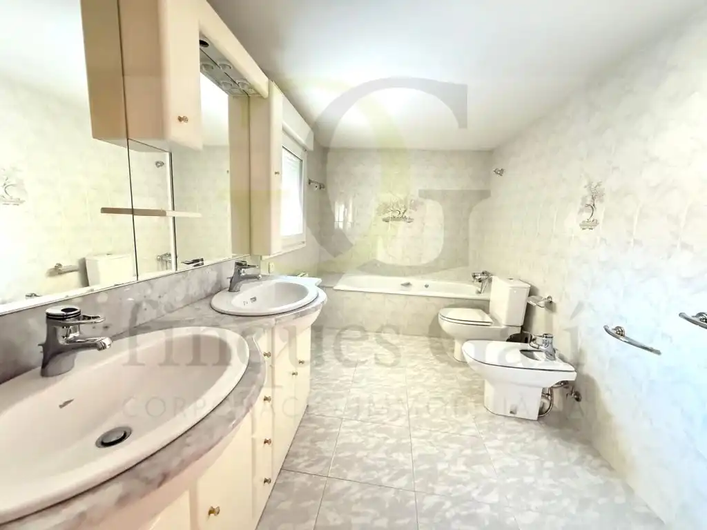 Bathroom of Flat for sale in Manresa  with Terrace, Storage room and Oven