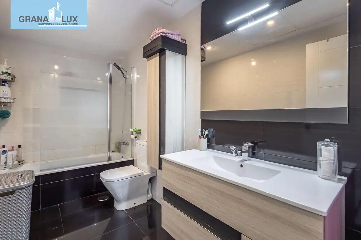 Bathroom of Houses for sale in Granada  with Air Conditioner, Heating and Terrace
