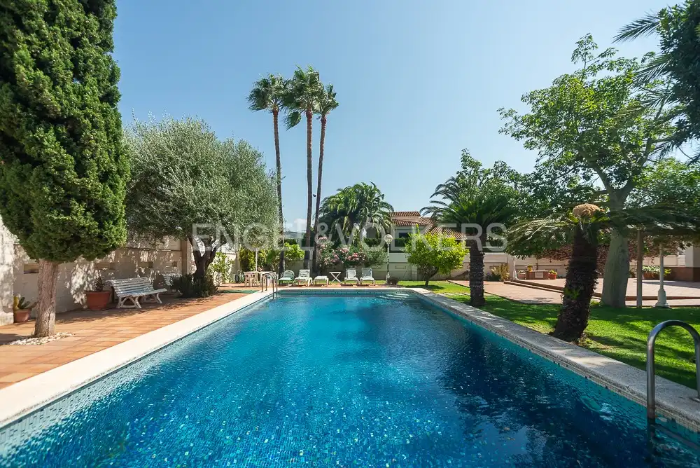 Vista exterior de Casa o xalet en venda en Benicasim / Benicàssim amb Calefacció, Jardí privat i Terrassa