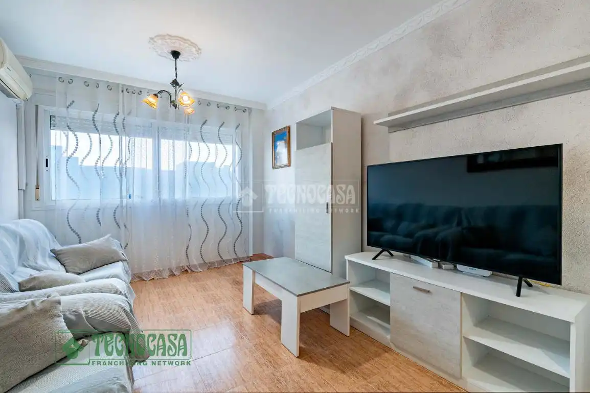 Sala de estar de Piso en venta en Roquetas de Mar con Aire acondicionado, Calefacción y Amueblado
