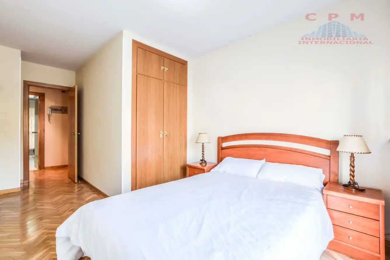 Bedroom of Flat for rent in Madrid  with Air Conditioner, Heating and Parquet flooring