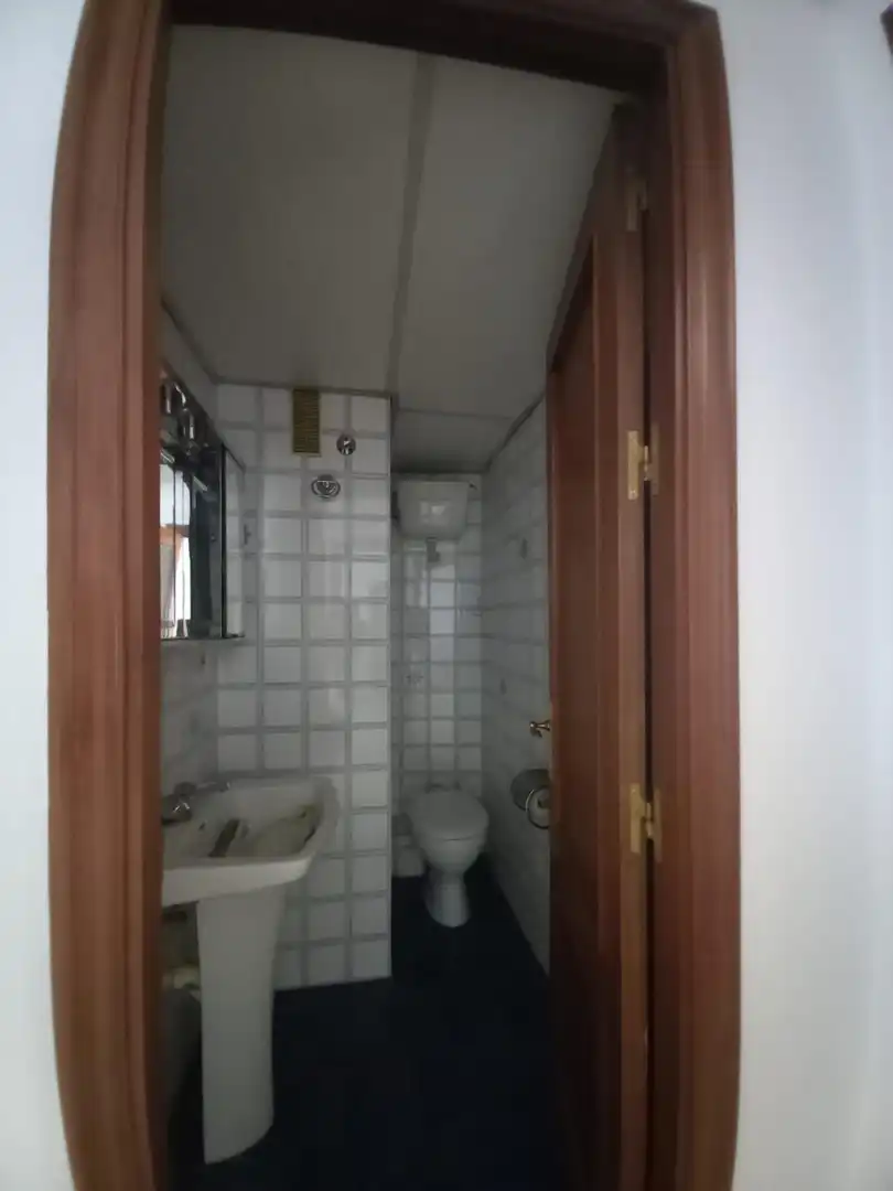 Bathroom of Flat for sale in Córdoba  with Air Conditioner and Storage room