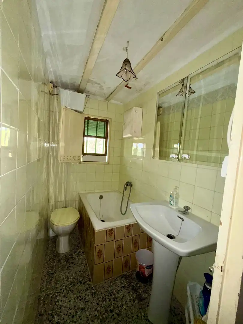 Badezimmer von Country house zum Verkauf in Biar mit Privatgarten, Abstellraum und Schwimmbad