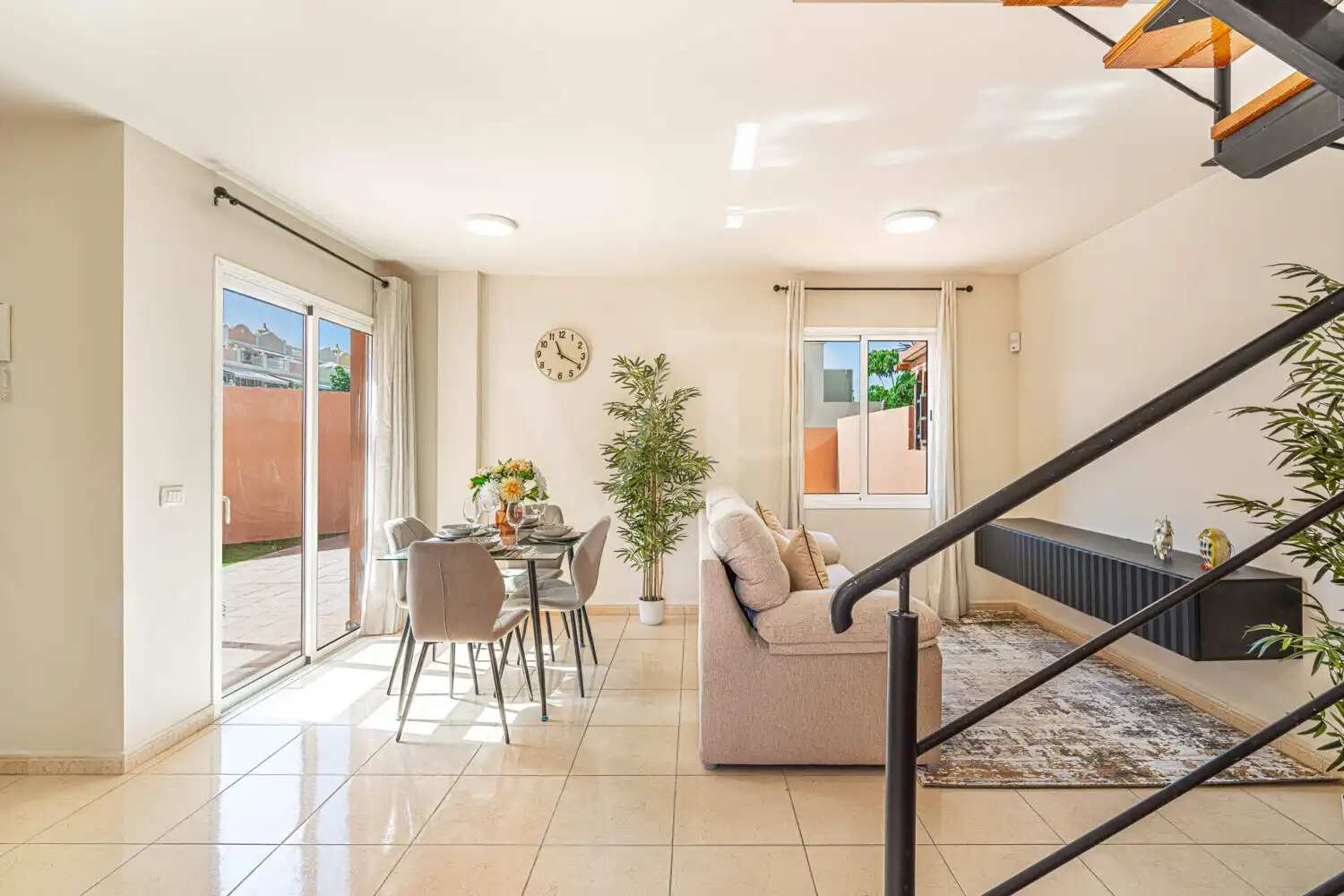 Sala de estar de Casa adosada en venta en Arona con Terraza y Piscina comunitaria