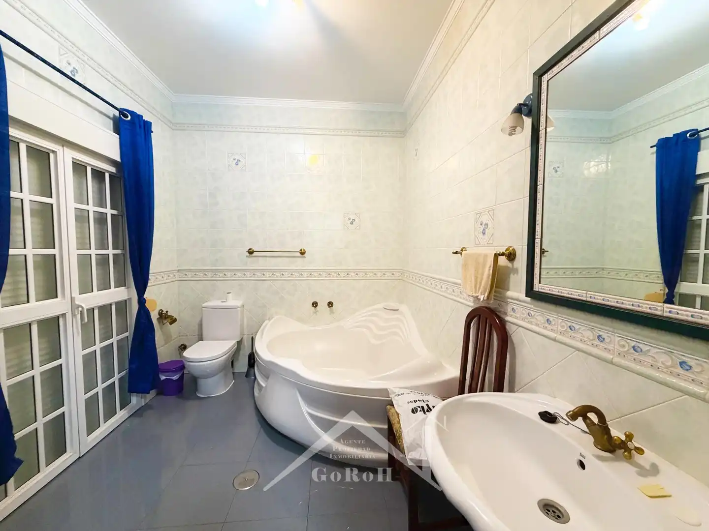 Baño de Edificio en venta en Almadén de la Plata, Sevilla