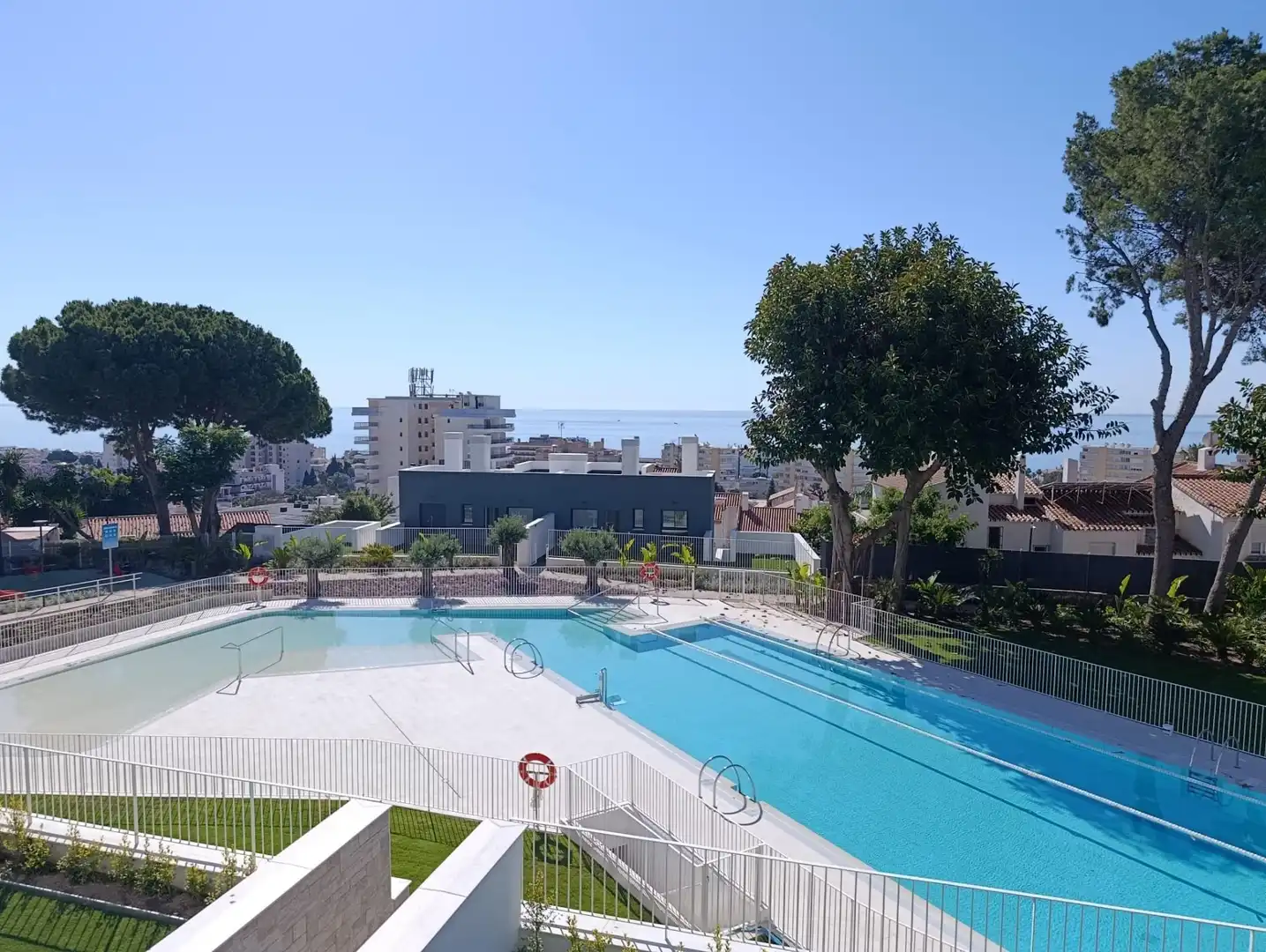 Swimming pool of Flat for rent in Torremolinos  with Air Conditioner, Heating and Private garden