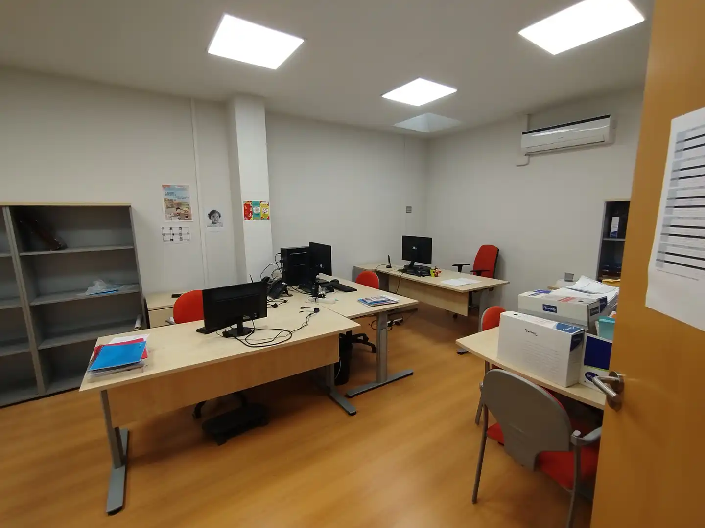Commercial properties for sale in Castellón de la Plana / Castelló de la Plana  with Air Conditioner, Parquet flooring and Furnished