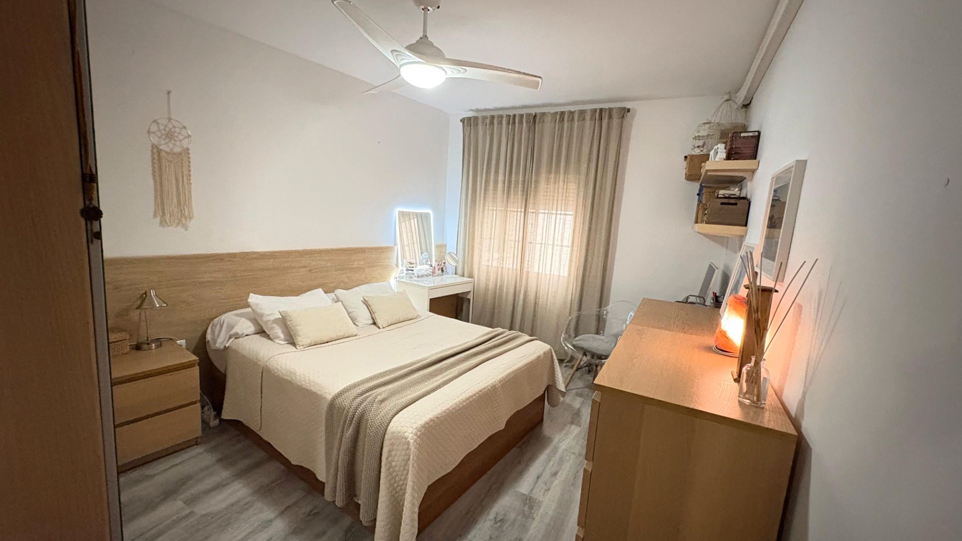 Bedroom of Flat for sale in  Valencia Capital  with Parquet flooring, Furnished and Oven