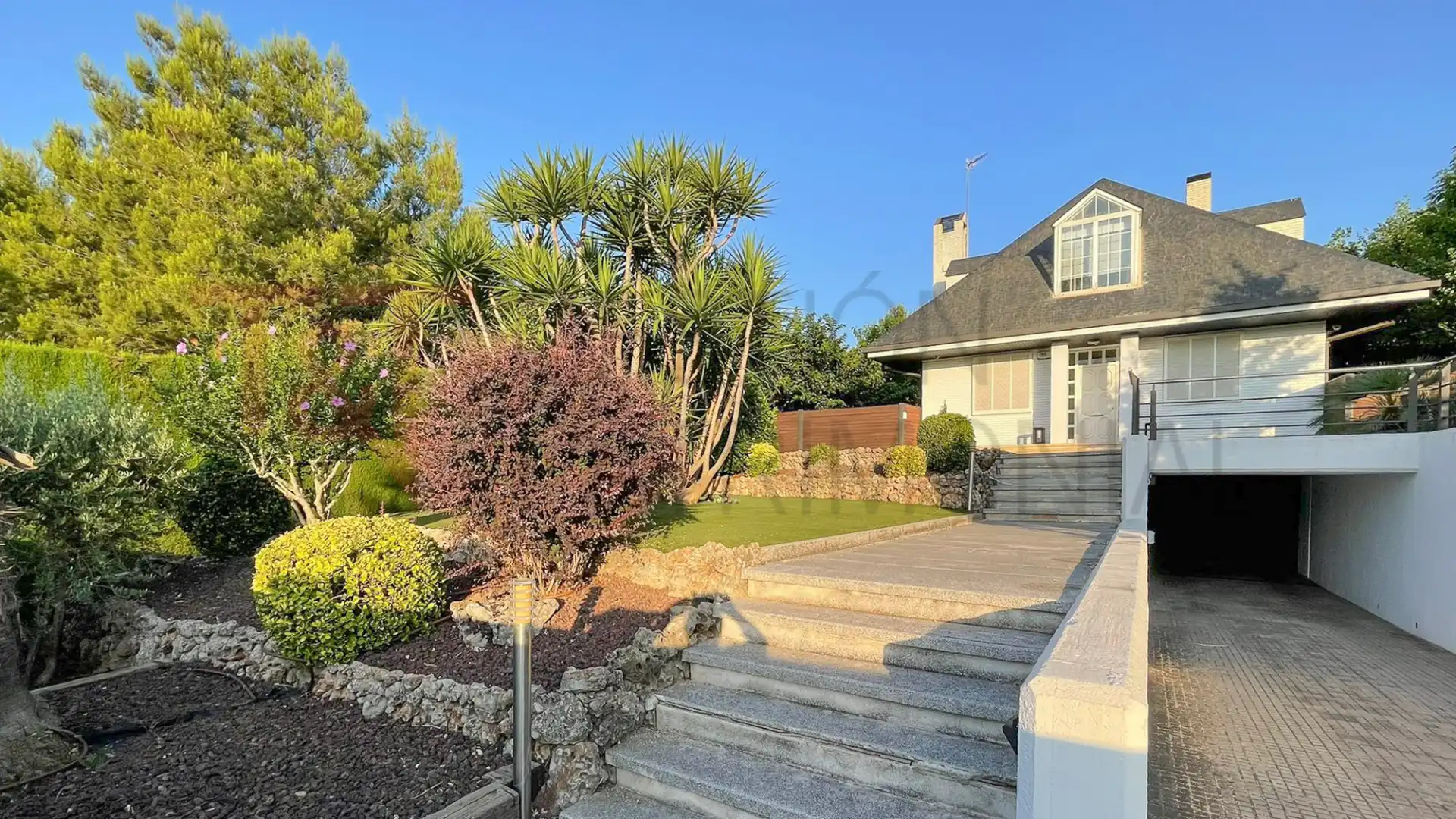 Vista exterior de Casa o chalet en venta en Canovelles con Aire acondicionado, Calefacción y Jardín privado