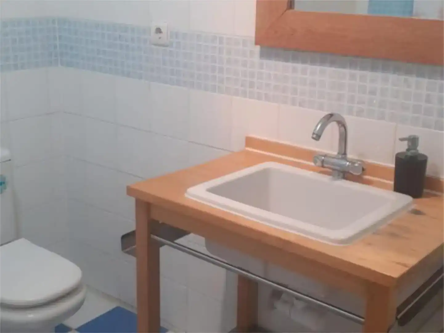 Bany de Pis en venda en Sabiñánigo amb Parquet, Traster i Moblat