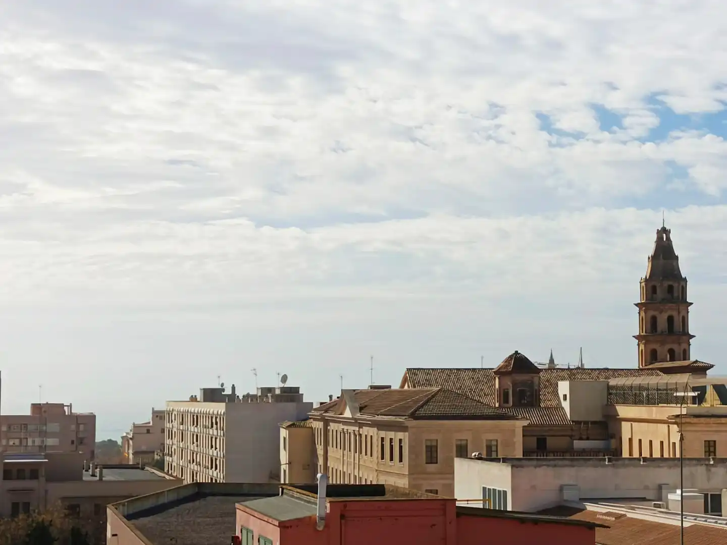 Außenansicht von Wohnung zum Verkauf in  Palma de Mallorca mit Klimaanlage, Parkett und Abstellraum