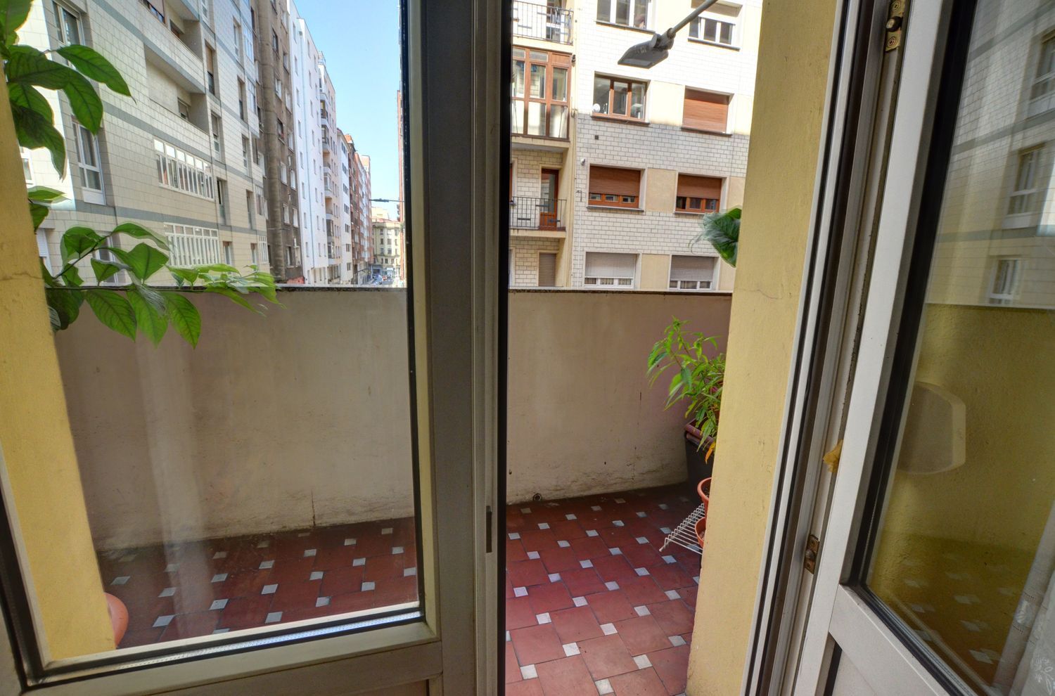 Terrassa de Pis en venda en Gijón  amb Calefacció, Terrassa i Piscina
