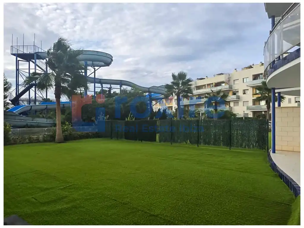 Piscina de Planta baixa en venda en Sant Josep de sa Talaia amb Aire condicionat, Jardí privat i Terrassa