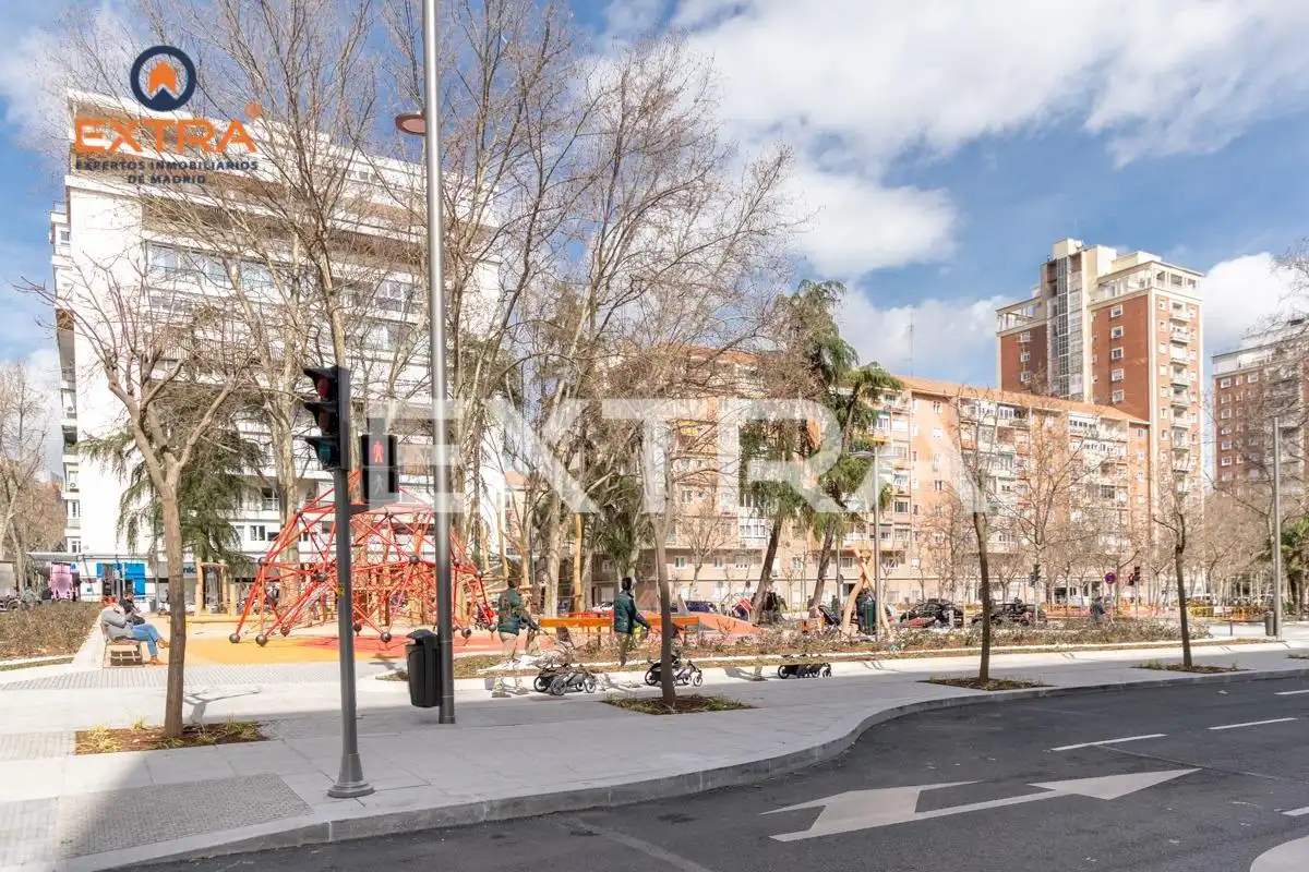 Außenansicht von Garage zum Verkauf in Madrid