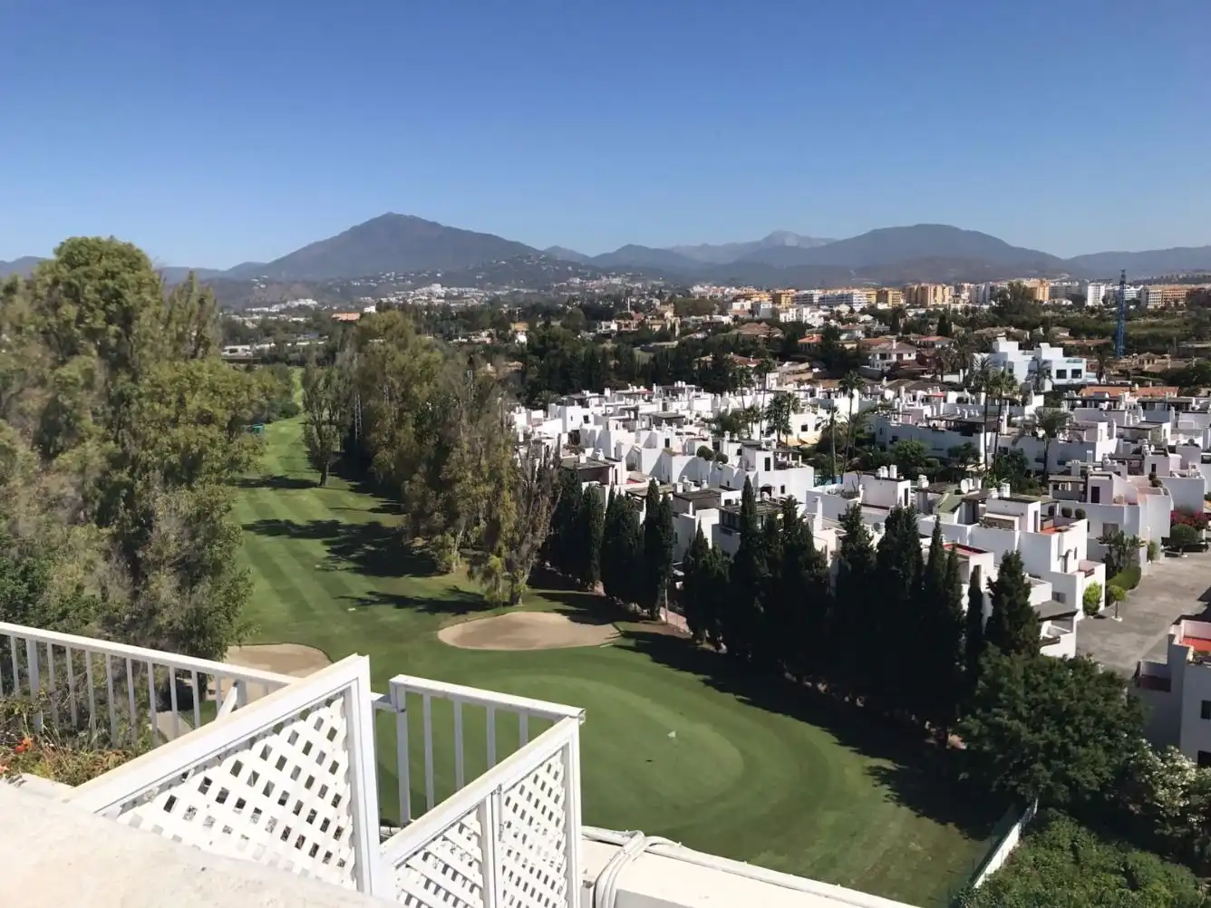 Außenansicht von Maisonette zum Verkauf in Benahavís mit Klimaanlage, Terrasse und Schwimmbad