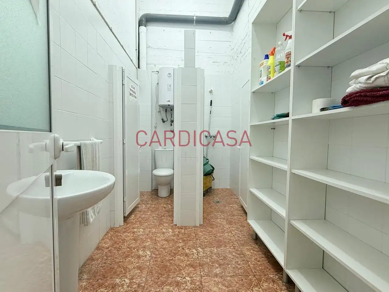 Badezimmer von Fabrikhallen zum Verkauf in Redondela